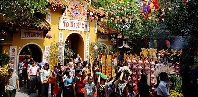 Ảnh: Hàng ngàn người dự Đại lễ Phật đản 2017 tại chùa Quán Sứ