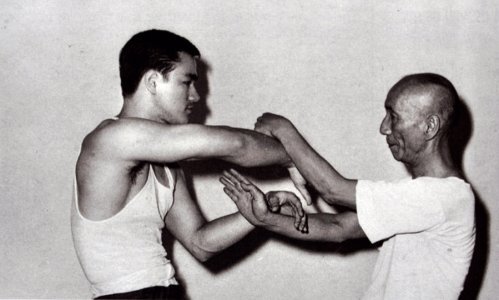 Đoạn phim hiếm về võ sư Diệp Vấn trước lúc qua đời