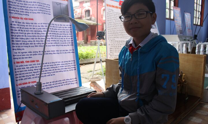 Học sinh lớp 7 sáng chế gờ giảm tốc phát điện nhờ bật lửa 