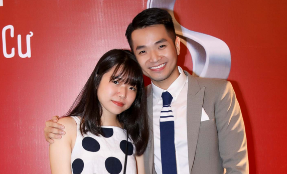 Phạm Hồng Phước khoe em gái xinh đẹp trong tiệc mừng giải thưởng lớn quốc tế