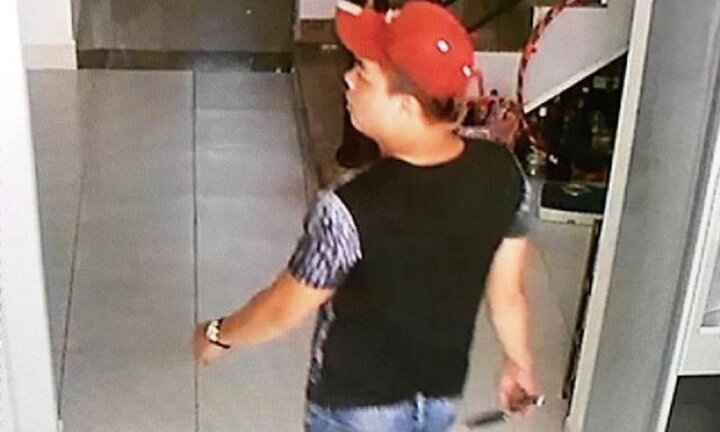 Clip: Trộm cầm dao, ngang nhiên đi khắp nhà lục tìm tài sản