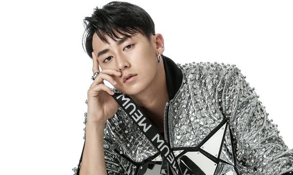 Rocker Nguyễn cá tính trong thiết kế của Chung Thanh Phong