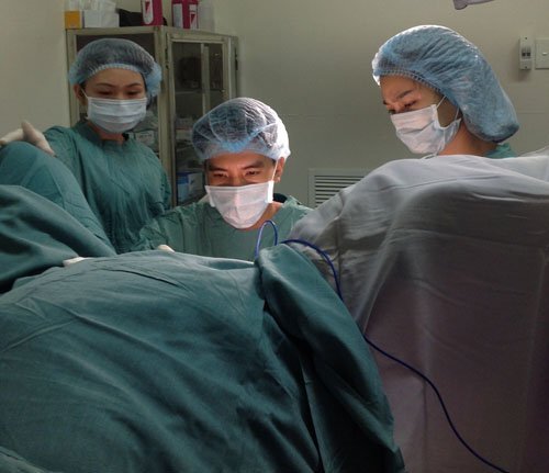 Phái đẹp đua nhau 'tìm lại cảm giác yêu sau sinh con'