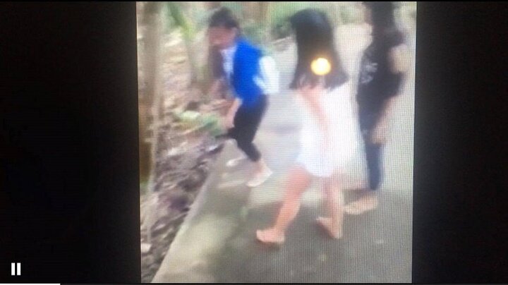 Xôn xao clip 2 nữ sinh lớp 9 hành hung 1 nữ sinh lớp 7