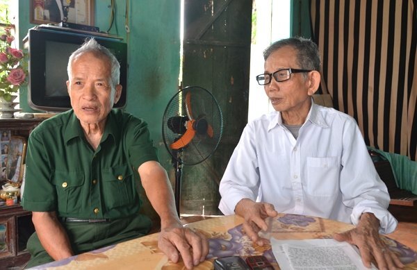 Hai lão nông chống tiêu cực: Sống trong sợ hãi