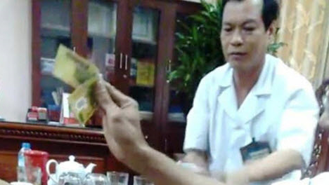 Ninh Bình yêu cầu kỷ luật giám đốc bệnh viện đánh bài ăn tiền