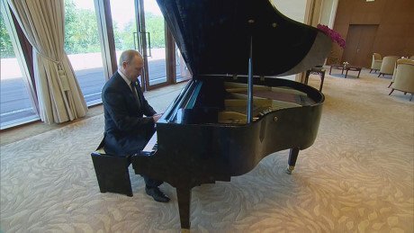 Video: Tổng thống Putin trổ tài chơi piano điệu nghệ tại tư dinh của ông Tập Cận Bình