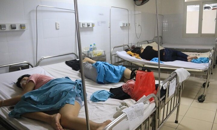 17 người nhập viện sau khi ăn cơm gà ở Đà Nẵng