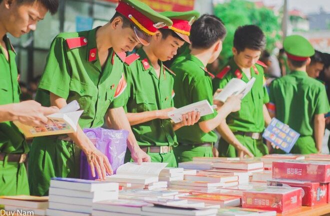 Sinh viên Học viện Cảnh sát hưởng ứng ngày hội đọc sách