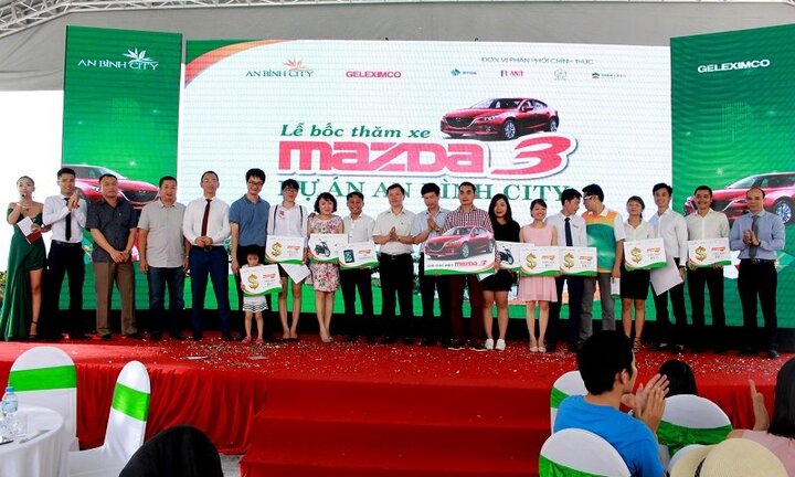 Tìm được chủ nhân may mắn mua An Bình City nhận giải đặc biệt xe ô tô Madza 3