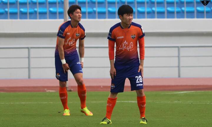 Xuân Trường mờ nhạt, Gangwon thua đội bóng hạng 2