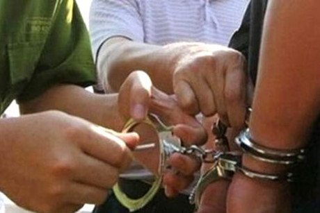 Gây thất thoát gần 1 tỷ đồng tiền bồi thường, 2 cán bộ bị bắt