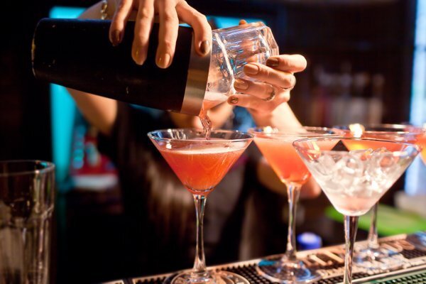 Cocktail làm từ nọc độc nhện: Nguy hiểm vẫn hút khách