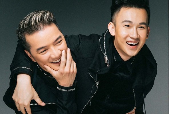 Sau tiệc tri kỷ, Đàm Vĩnh Hưng tung ảnh tình tứ bên Dương Triệu Vũ