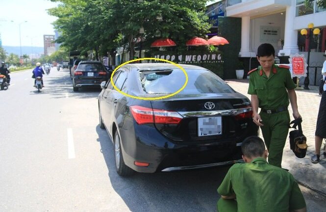 Truy tìm nhóm người ném vỡ kính hàng loạt ô tô ở Đà Nẵng