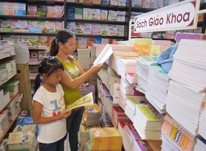 Lý do phụ huynh 'tẩy chay' SGK do nhà trường bán
