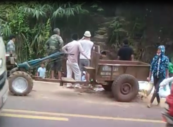 Video: Sự thật công nông đến hôi của sau tai nạn chết người ở Hòa Bình