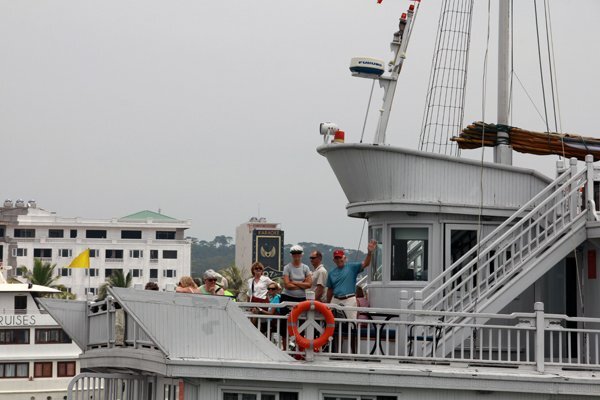 Quảng Ninh từ chối cấp phép hàng loạt tàu du lịch trên vịnh Hạ Long