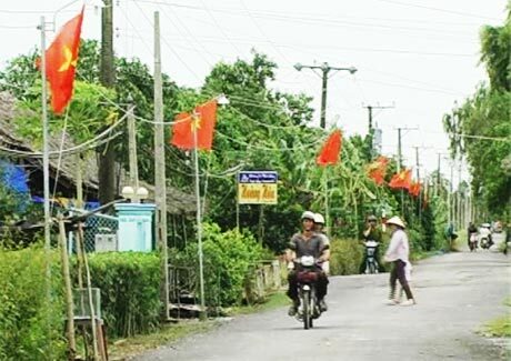 Xã 'ép dân' làm cột đèn thắp sáng làng quê