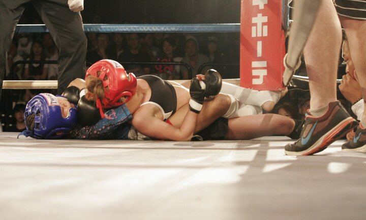 Video: Nữ võ sỹ MMA 12 tuổi hạ đối thủ gấp đôi tuổi chỉ trong 20 giây