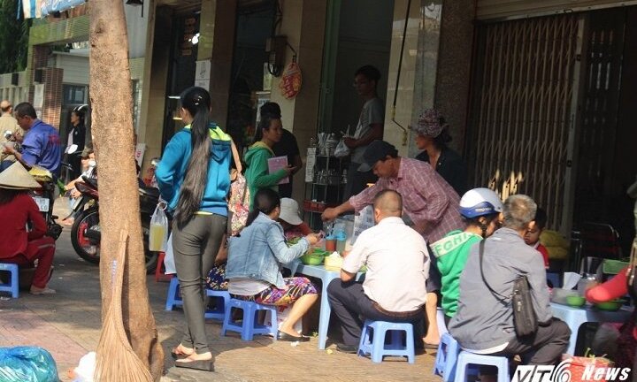Vỉa hè TP.HCM bị tái lấn chiếm, vì sao nên nỗi ê chề?