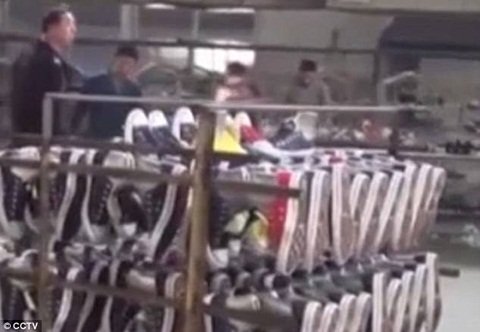 Kho hàng nửa triệu đôi giày dép giả thương hiệu lớn khiến hàng triệu khách 'sập bẫy'