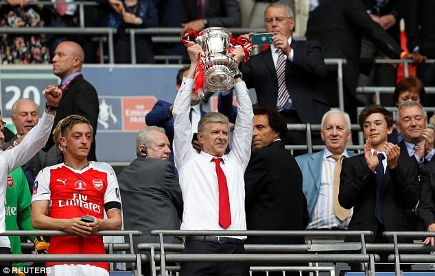 Arsene Wenger vô địch FA Cup làm quà chia tay Arsenal?