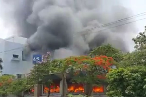 Video: Cháy dữ dội khu văn phòng một công ty ở Hải Phòng