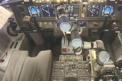 Khám phá robot làm phi công phụ trên máy bay, lái điệu nghệ như người