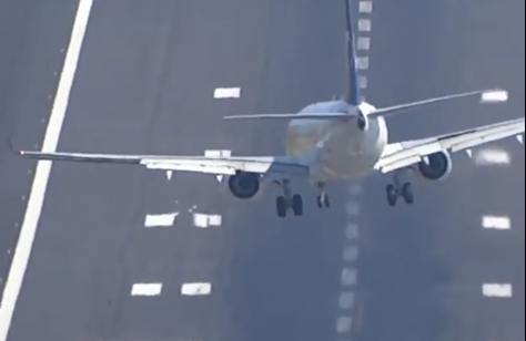 Thót tim xem máy bay chao đảo khi hạ cánh trong gió dữ