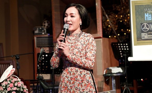 Học trò Mr. Đàm mạo hiểm tung album nhạc Bolero với định dạng băng cát-xét