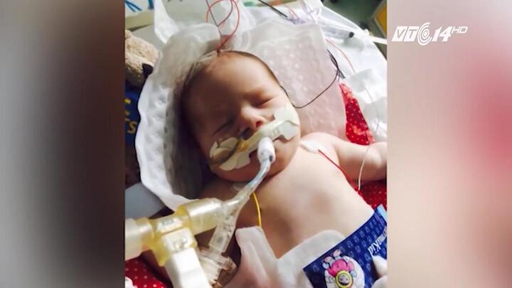 Kỳ diệu bé sơ sinh sống lại sau 22 phút ngừng thở