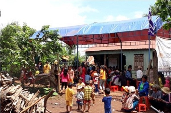 Cây cổ thụ bật gốc, 5 người đi đường thương vong