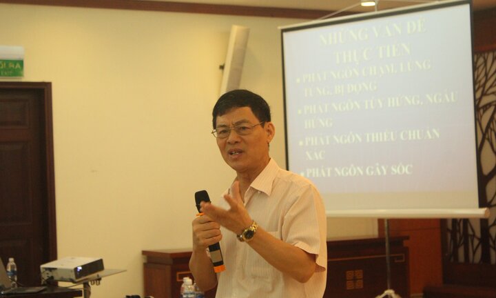 Cơ quan hành chính phải định kỳ cung cấp thông tin cho báo chí