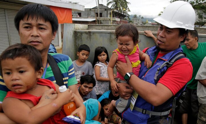 Biệt đội cảm tử toàn sinh viên, công chức sẵn sàng liều mạng cứu người ở Philippines