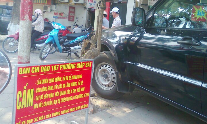 Thủ tướng: Hà Nội và TP.HCM có 'đòi' được vỉa hè cho người đi bộ không?