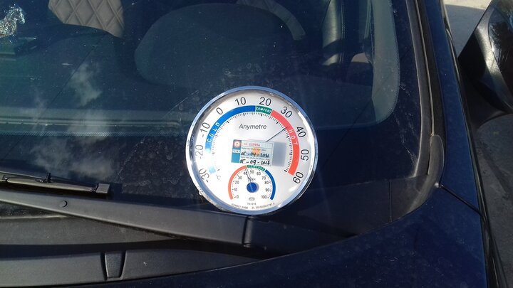 Video: Nhiệt độ trong xe ô tô 70-80 độ C, trứng chín trên mặt kính, bật lửa gas phát nổ