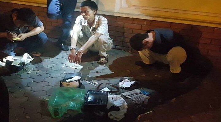 Giấu ma túy trong gói thuốc lào vẫn không thoát 141