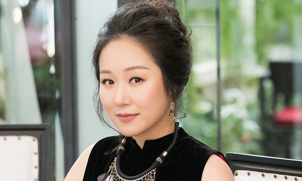 Hà Nội nóng kỷ lục, Ngô Phương Lan vẫn rạng rỡ diễn thời trang gây quỹ từ thiện