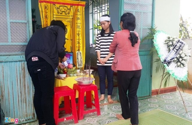 Khăn tang nhuộm trắng thôn nghèo có 4 học sinh đuối nước