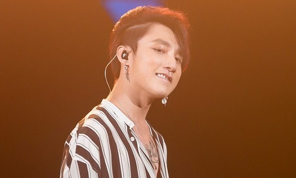 Sơn Tùng M-TP được Bi Rain vỗ vai, bắt tay đầy thân mật