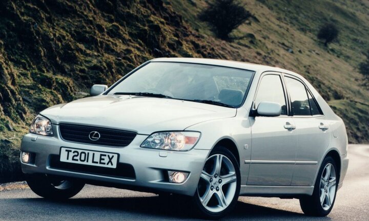 4 mẫu ô tô siêu sang BMW, Lexus giá chưa tới 30 triệu đồng