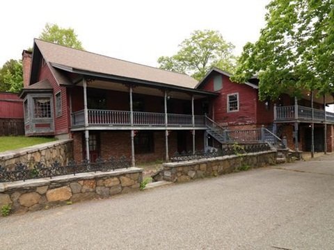 Cận cảnh 'thị trấn ma' đang rao bán 42 tỷ đồng