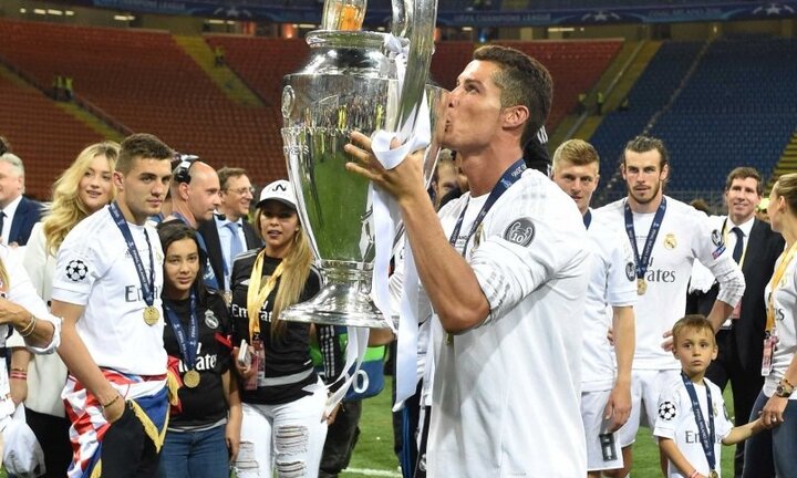Cristiano Ronaldo: 372 ngày thống trị bóng đá thế giới