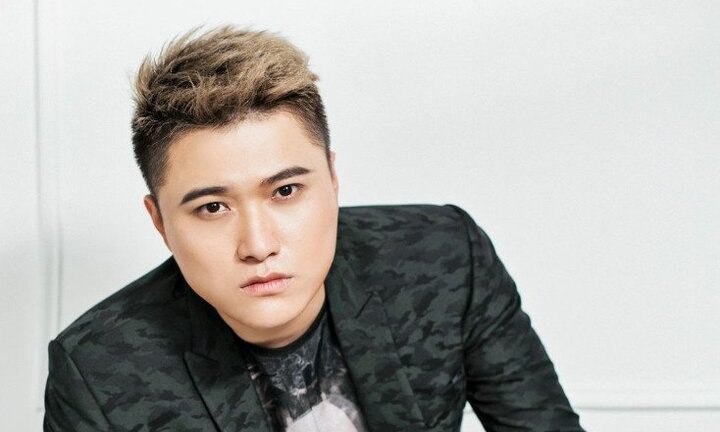 Nóng 42.5°C, ca sĩ Duy Khánh co giật, nhập viện vì sốc nhiệt