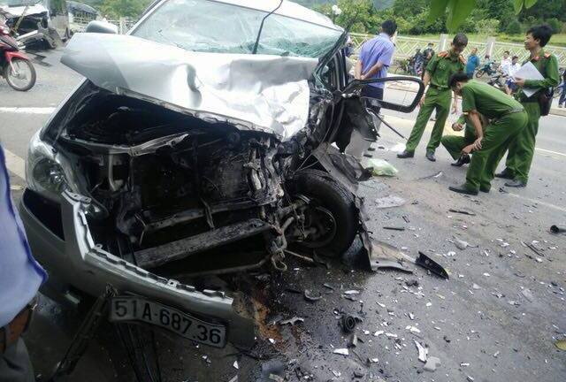 Hai xe ô tô đối đầu, 9 người nhập viện: Việt kiều Mỹ thiệt mạng