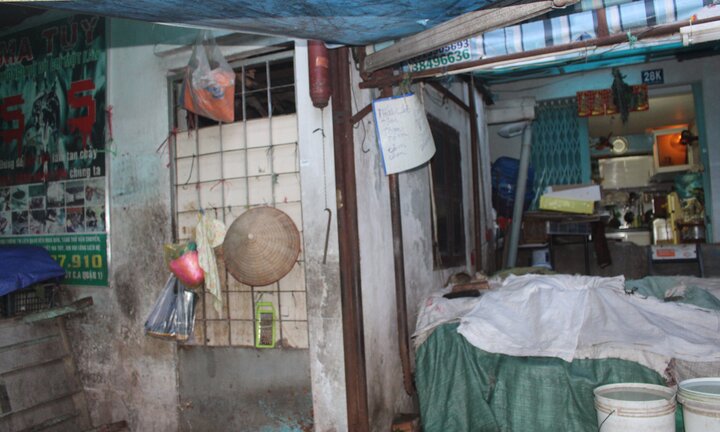 Gần 40 người sống chui rúc 18 năm vì bức tường bô rác và chốt dân phòng bỏ hoang