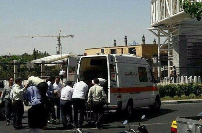 Khủng bố kép ở thủ đô Iran, nghi IS chủ mưu