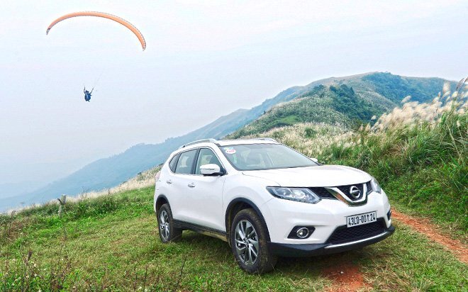 Hàng loạt xế hộp sang giảm giá vì ế