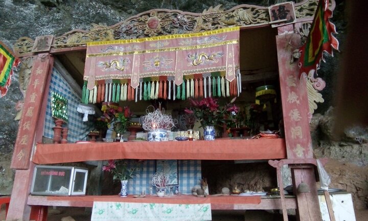 Những chuyện ly kỳ quanh ngôi miếu có 3 nàng tiên trên vách đá